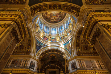 Fototapeta na wymiar The interior of St. Isaac's Cathedral in St. Petersburg. Russia