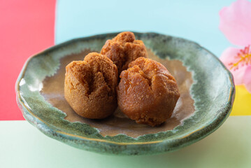 沖縄のお菓子　サーターアンダギー