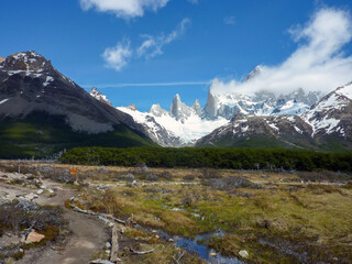 Fototapeta na wymiar El Calafate mountain, trekking in Argentina