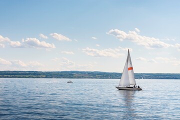 Obraz premium Sailing on Lake Bodensee in germany with blue sky in the background