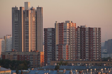Naklejka premium city skyline at sunset
