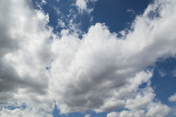 Obraz premium Beautiful clouds in the sky. The cumulus clouds are high in the air.