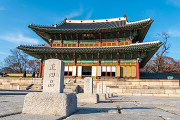 Obraz premium Main hall of the royal Palace in Seoul, South Korea