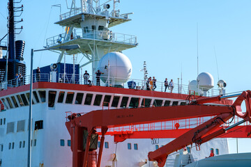 Polarstern einfahrt in Hafen Bremerhaven Forschungsschiff Schiff Schleuse - obrazy, fototapety, plakaty