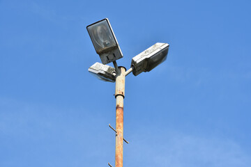 Stare uliczne oświetlenie