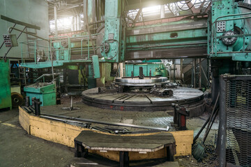 Rotating turning and milling machine for processing metal products at metallurgical plant.