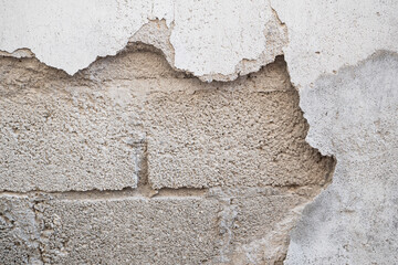 tabique de cemento en muro resquebrajado