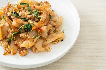 Stir-fried noodle with minced chicken and basil