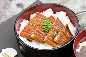 夏を乗り切る土用の丑のスタミナ弁当【うなぎ蒲焼き】