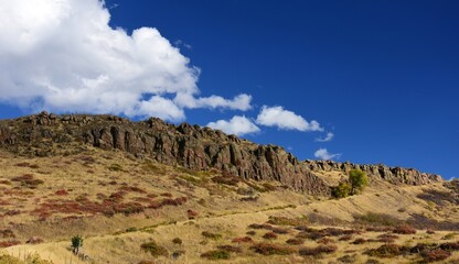 columnar, basaltic cliffs  on a sunny day along the north table mountain  trail in  golden, colorado - obrazy, fototapety, plakaty