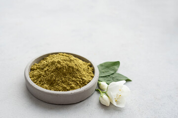 Raw henna powder for natural hair and eyebrow coloring dyeing