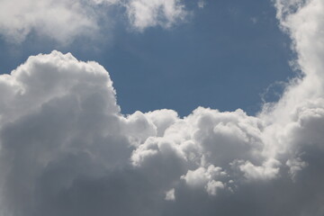 The fluffy white cloud and the blue sky