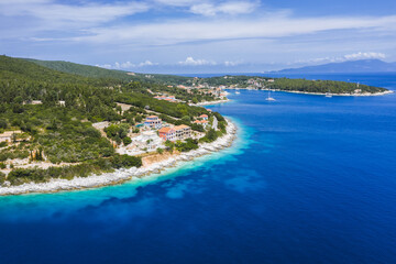 Obraz premium Panoramic aerial view to the beautiful Fiskardo village Kefalonia island, Greece. Turquoise sea and beautiful coastline