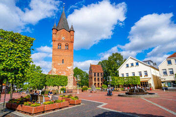Marktplatz, Sankt Petri Kirche, Westerstede, Niedersachsen, Deutschland 
