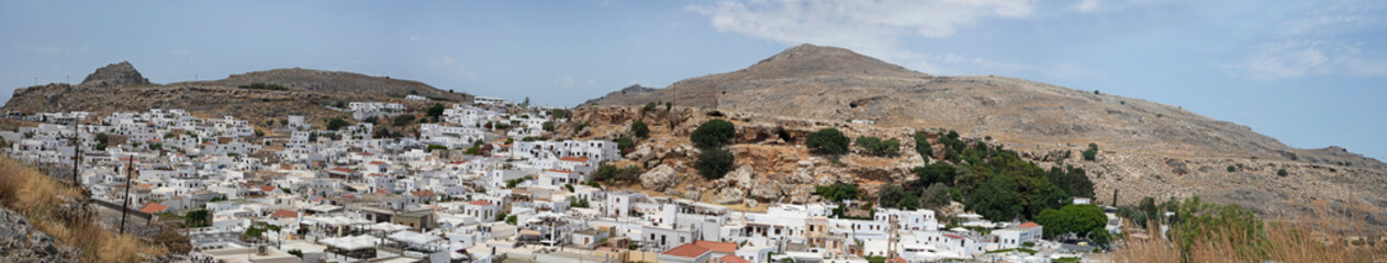 Fototapeta na wymiar panoramic view of the city of Lindos in Rhodes, Greece
