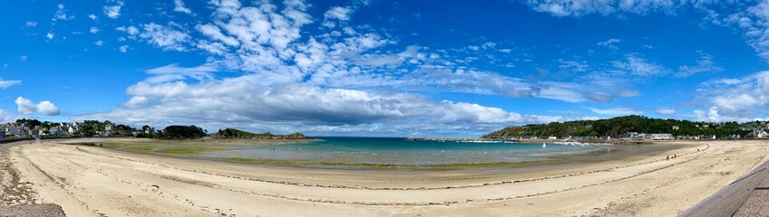 Fototapeta na wymiar Panorama d’erquy paysage de mer et côte 