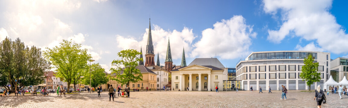 action oldenburg schlossplatz