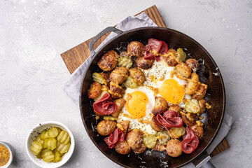 Potato hash with fried eggs and meat pastrami for breakfast branch - obrazy, fototapety, plakaty