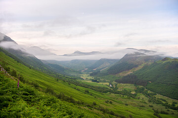 Obraz premium Landscape photography of mountains and valley