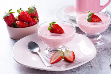 Delicious strawberry mousse in glass bowl with fresh strawberries.