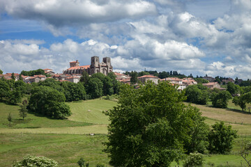 Fototapeta na wymiar Paysage de la Haute-Loire avec la petite ville de La Chaise-Dieu et sa célèbre abbaye