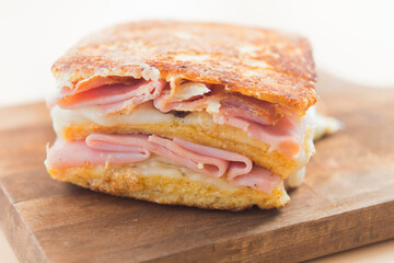 Sandwich monte cristo raspberry front view