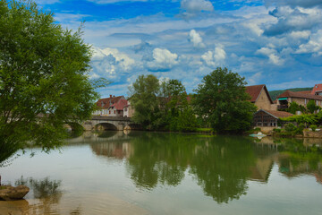 Obraz premium Quingey an der Loue im Franche Comté in Frankreich