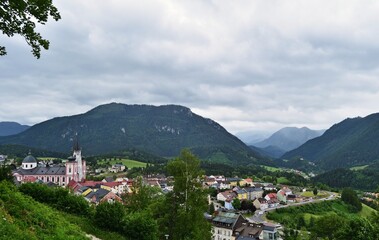 Fototapeta na wymiar Blick an Mariazell in Steiermark, Österreich