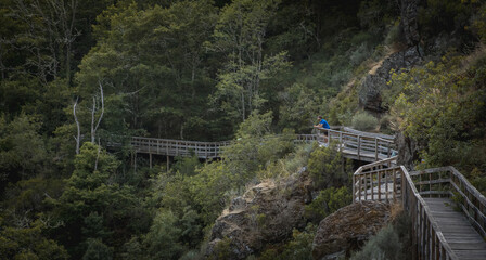 Ribeira Sacra de mucho turismo. Pasarelas del río Mao y el mirador de Matacans. Lugares icónicos...