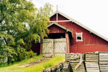 driveway for old wooden barn