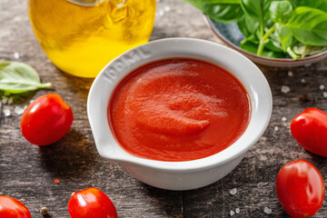 Freshmade tomato sauce in bowl