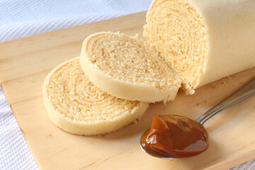 Traditional sliced ​​dulce de leche roll cake