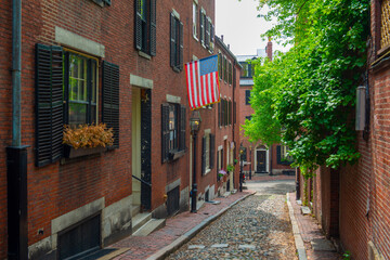 Acorn Street with cobblestone and historic row houses on Beacon Hill in historic city center of Boston, Massachusetts MA, USA. 