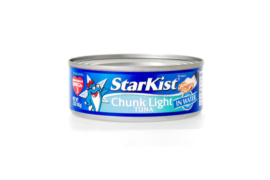 Winneconne, WI - 7 February 2015: Can of Chunk Light Tuna in water made by Starkist.