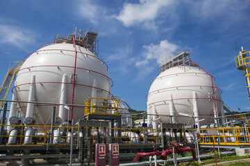 Spherical tanks white in refineries