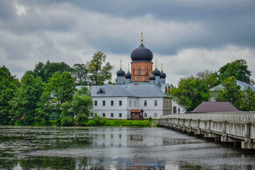 Fototapeta na wymiar Cloud day in the Pokrov Island Monastery