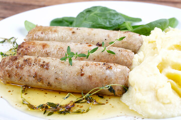 Grilled chicken sausages with mashed potatoes