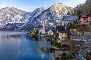 Fototapeta premium View of the famous Hallstatt town at the lake with mountain ranges in background