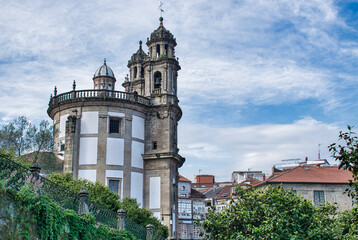 Fototapeta na wymiar Campanario y lateral iglesia de estilo barroco de la virgen peregrina en Pontevedra, España