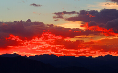  Fiery sunset over the front range  of the Colorado Rocky Mountains, from broomfield, colorado     ...