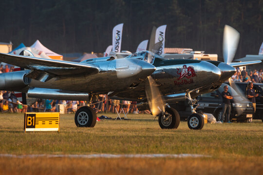 Lockheed P-38 Lightning by Red Bull Team Sharer