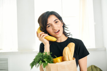 brunette food package at home healthy food delivery