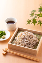 日本のざるそばを食べる
