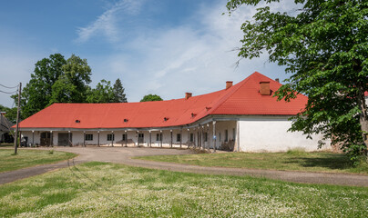 Fototapeta na wymiar old barn in the village