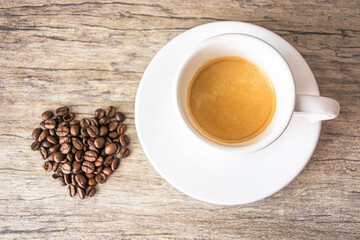 Grãos de café, xícara de café expresso /Coffee beans, cup of espresso