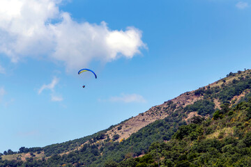 Fototapeta na wymiar Paragliding in Ucmakdere Tekirdag Turkey . People jumping with colorful paraglider