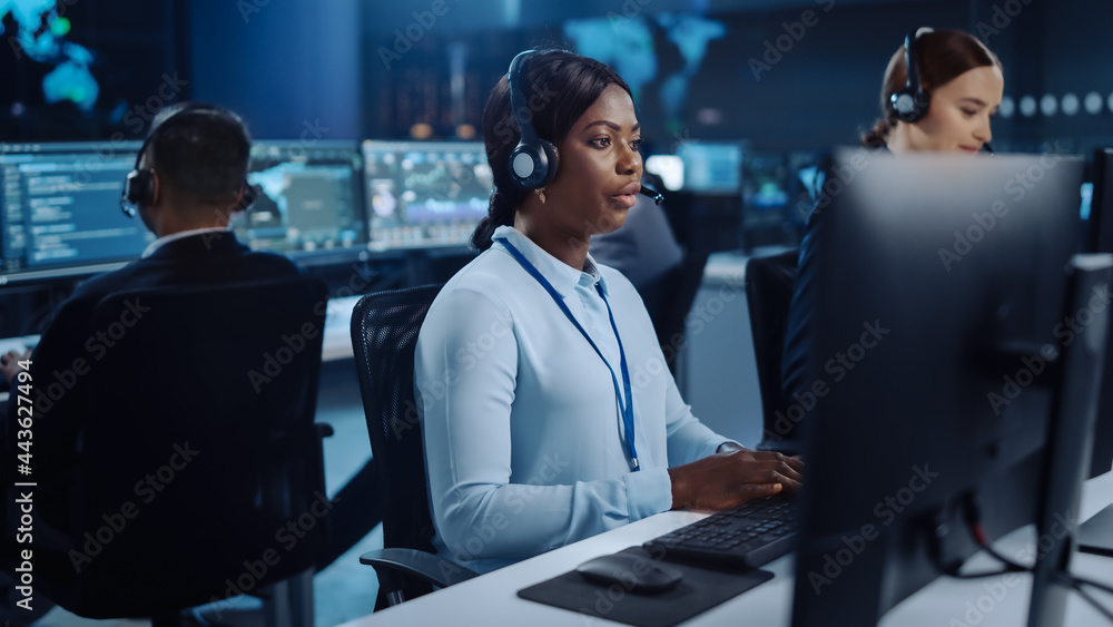 Aufkleber Happy Beautiful Technical Customer Support Specialist is Talking on a Headset while Working on a Computer in a Call Center Control Room Filled with Colleagues, Display Screens and Data Servers.