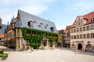 Sachsen-Anhalt,Harz, Altstadt von Qudlinburg. Fussgaengerzone am Rathaus..