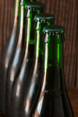 Varias botellas juntas en primer plano