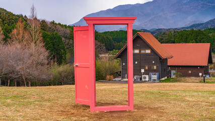 どこでもドア　未来の扉